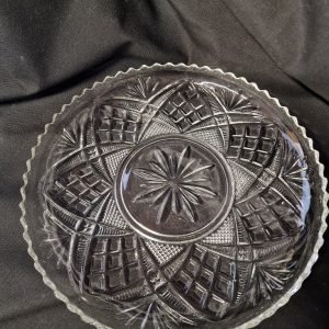 Prachtig geslepen gebaksschaal van glas.